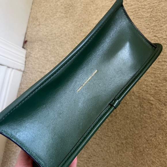 Coach Willis - Picture 6 of 8